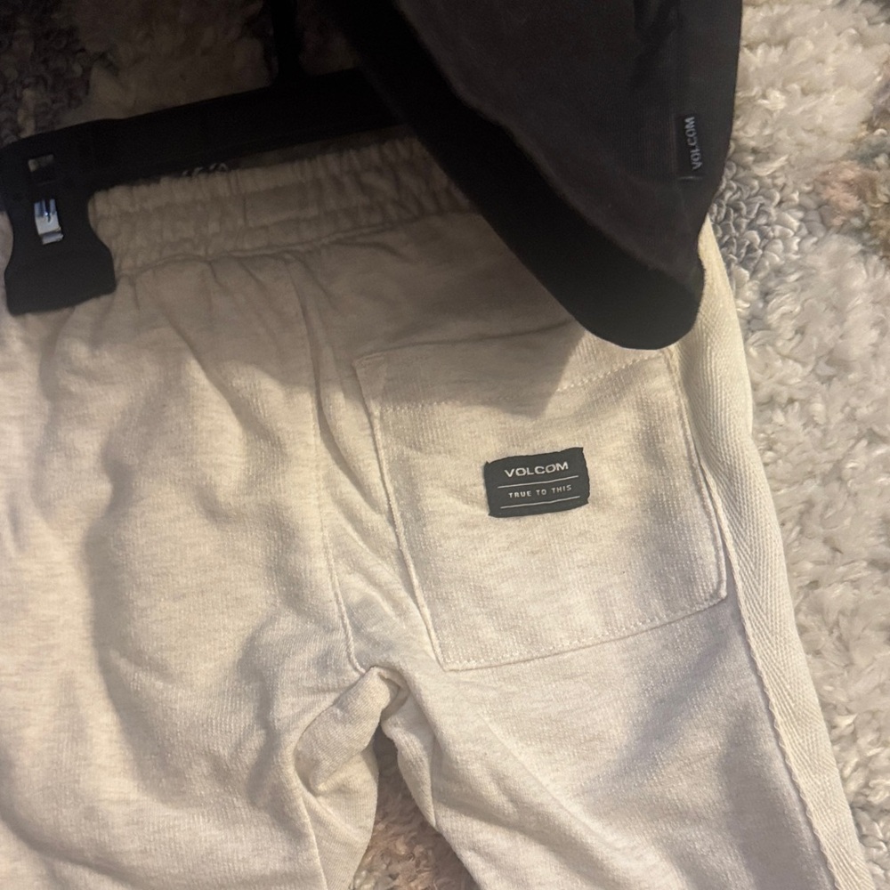 Volcom Set - Picture 5 of 8